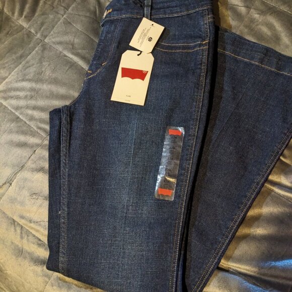 Levi's Mid Rise Flare - Picture 3 of 5